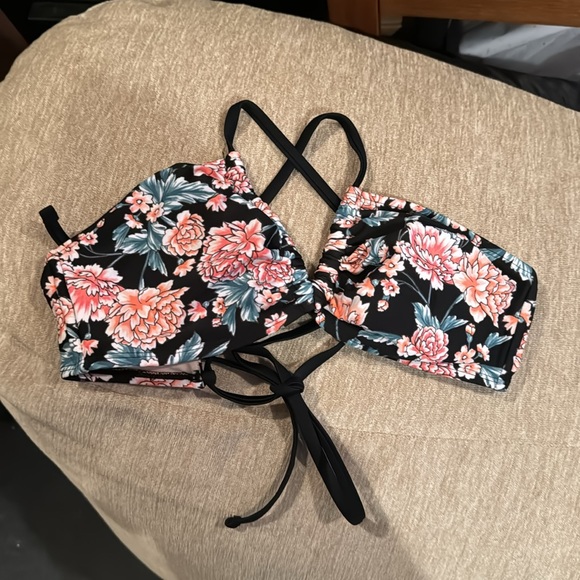 Bikini - Picture 2 of 7